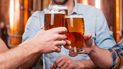 Die Wirkung von alkoholischen Getränken auf die Macht